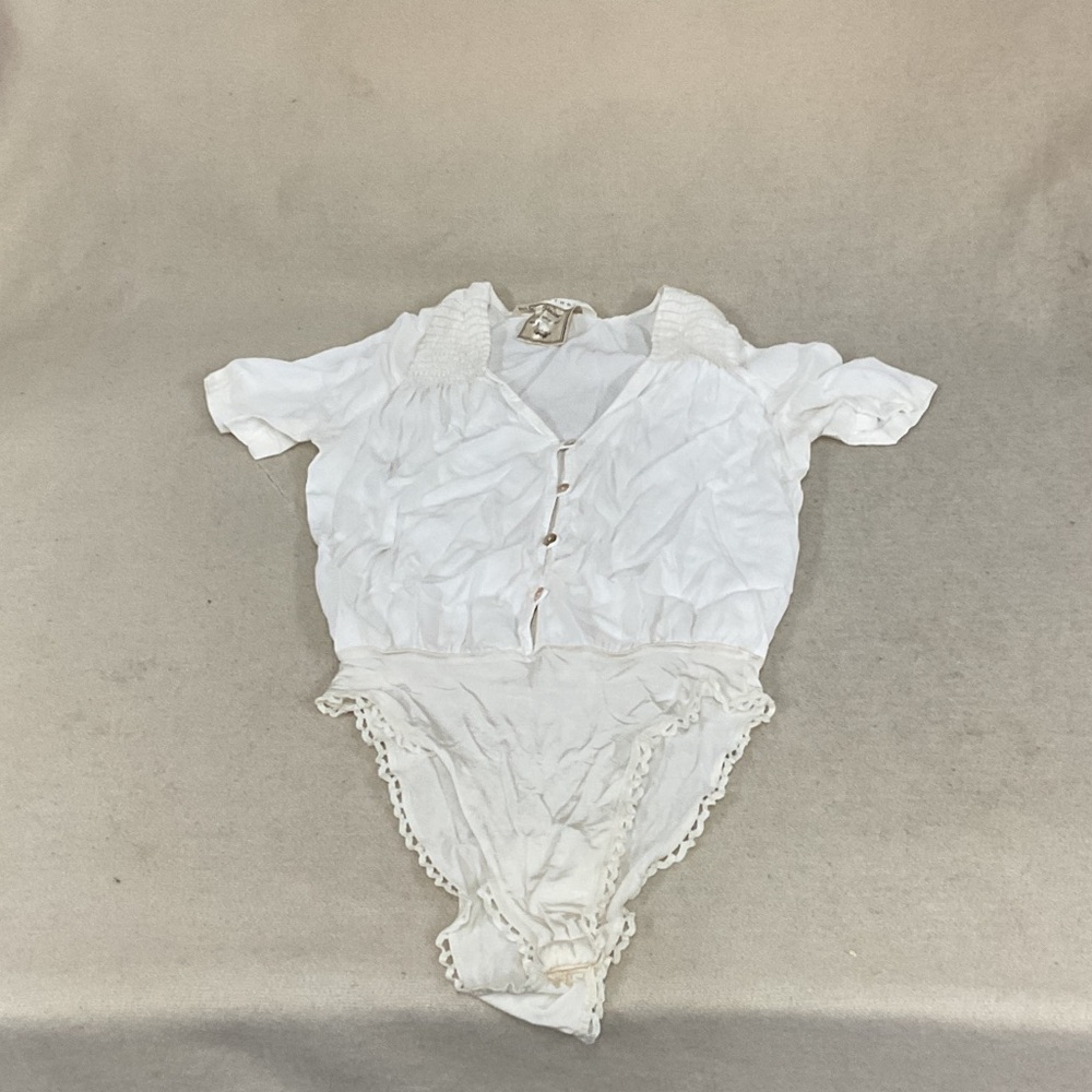 EUC Woman’s short sleeve Max studio one piece bodysuit